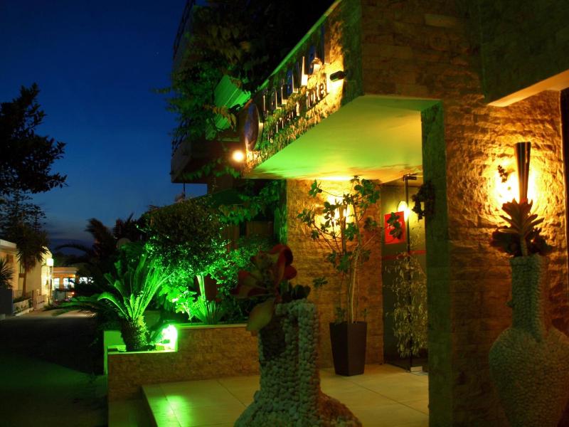 Caravel Hotel Apartments - image 9