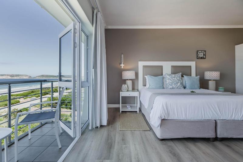 The Robberg Beach Lodge - Lion Roars Hotels & Lodges - image 8