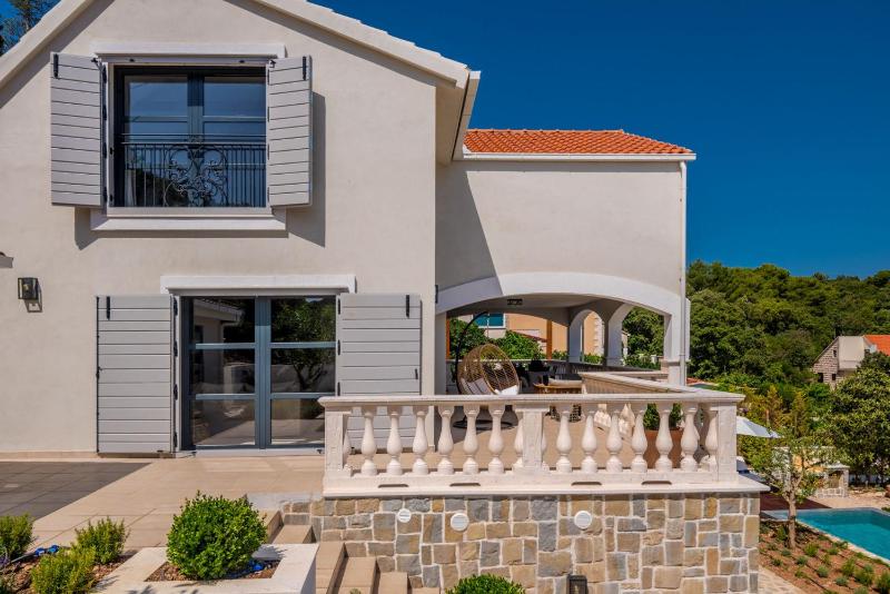 Deluxe Villa image 2
