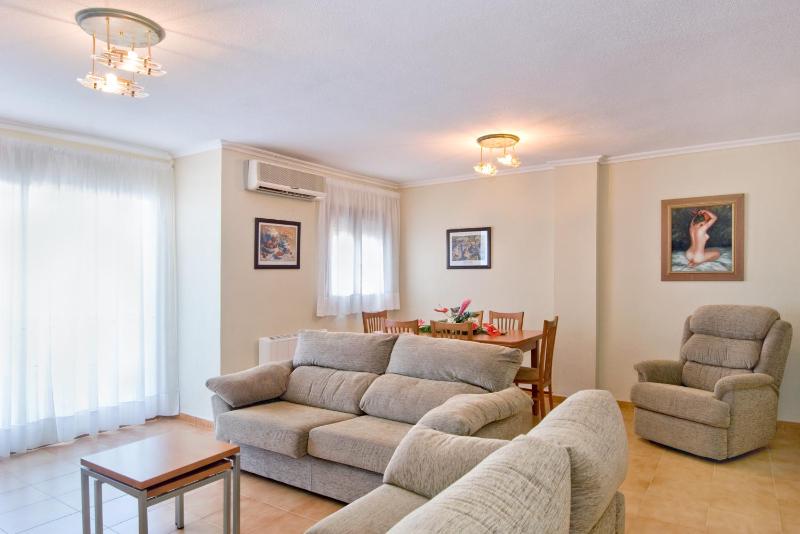 Penthouse Three-Bedroom with Sea View image 3