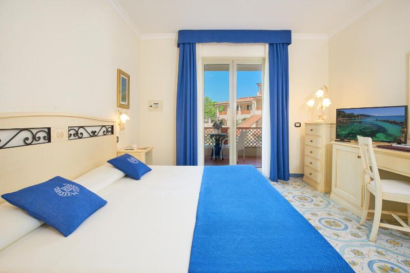 Classic Triple Room image 2