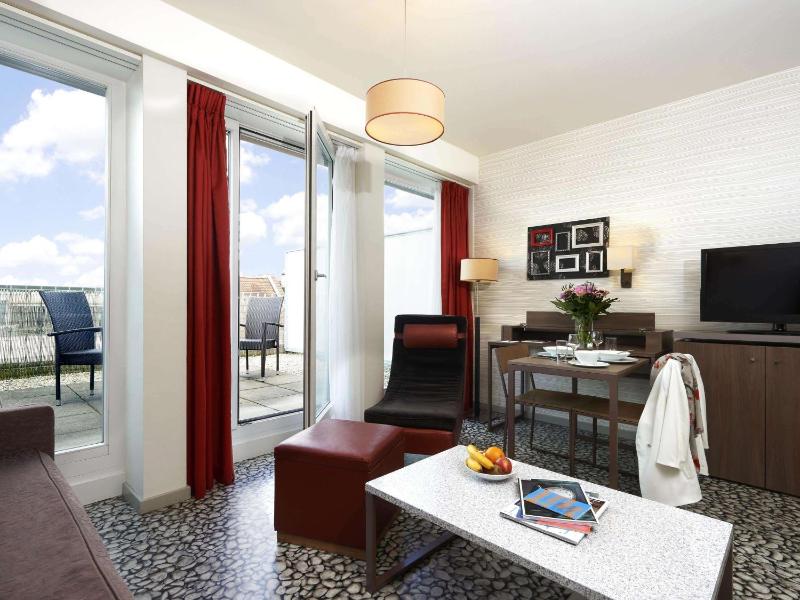 Superior One-Bedroom Apartment with Balcony (4 Adults) image 4