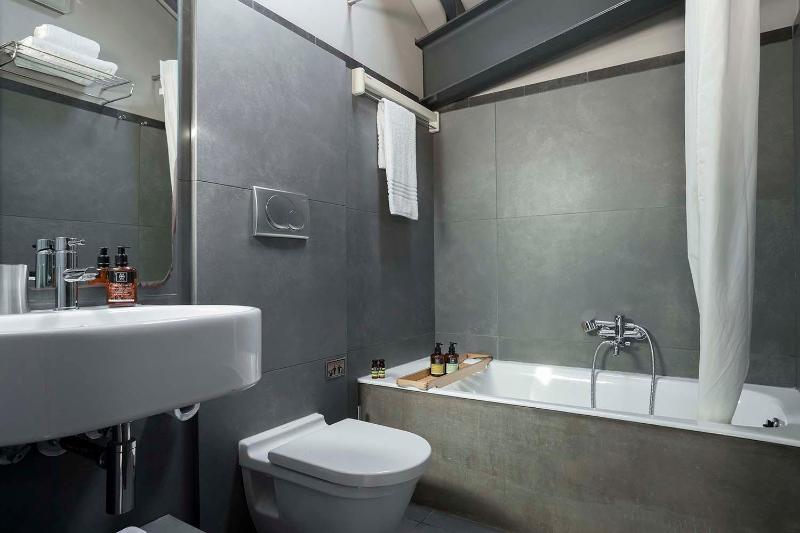 Large Double Room image 2