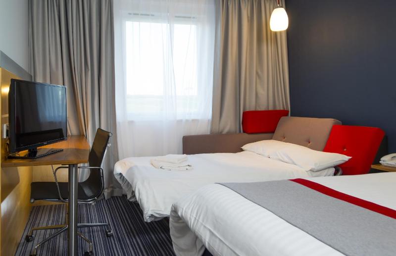 Standard Double Room with Sofa Bed and Free Hot Breakfast image 4