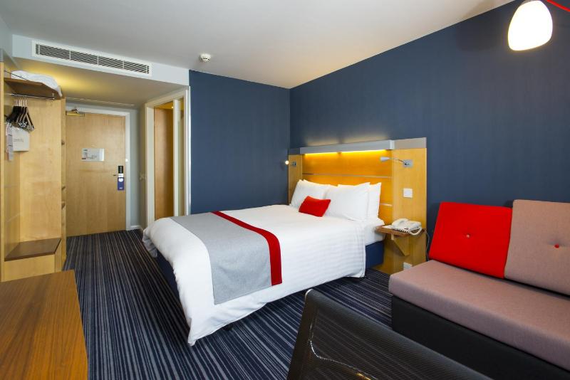 Standard Double Room with Sofa Bed and Free Hot Breakfast image 3