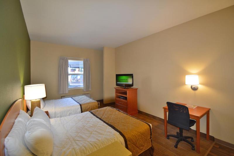 Studio with 2 Queen Beds - Non-Smoking image 1
