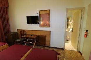 Room #9001229 image 4