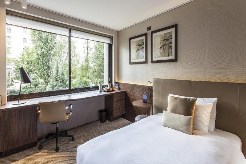Standard Double Room - Disability Access image 2