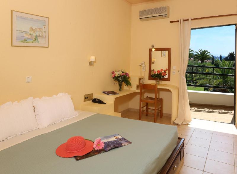 Standard Double or Twin Room with Garden View image 4