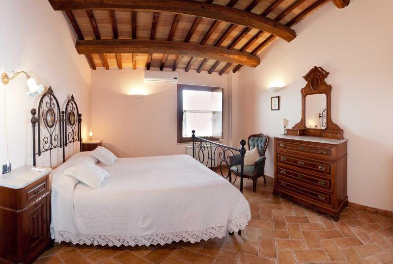 Double Room image 2