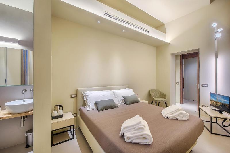 Double Room image 1