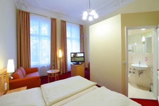 Comfort Double Room image 3