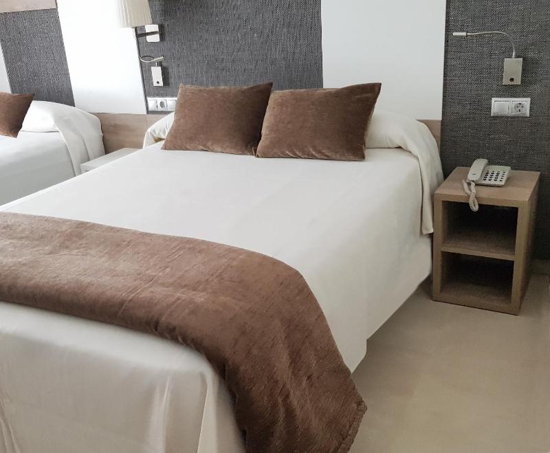 Quadruple Room (2 Adults + 2 Children) image 3