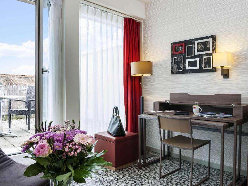 Superior One-Bedroom Apartment with Balcony (4 Adults) image 3