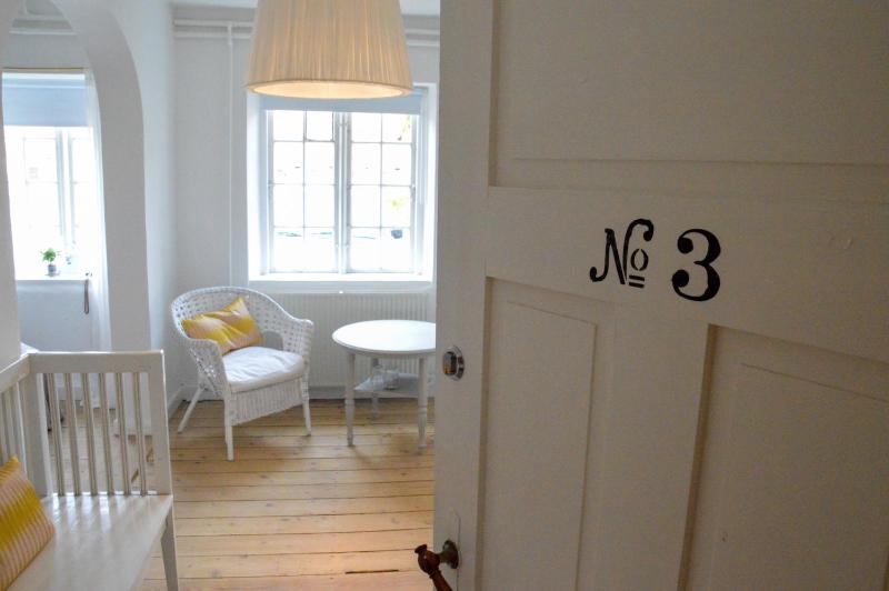 Superior Double Room with Shared Bathroom image 1