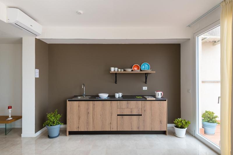 Deluxe Apartment with jacuzzi image 2