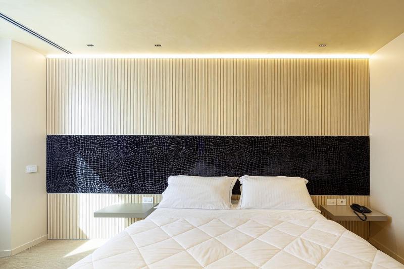 Deluxe Room image 3