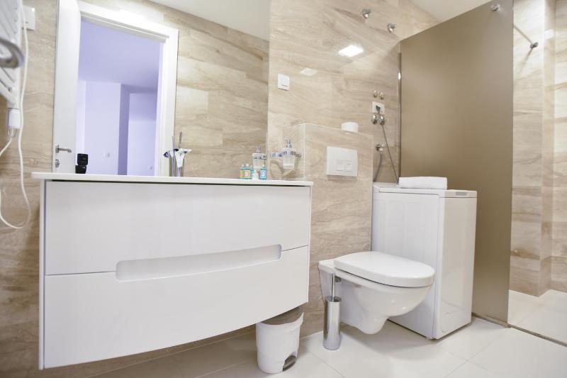 Luxury Montesun Apartments - image 12