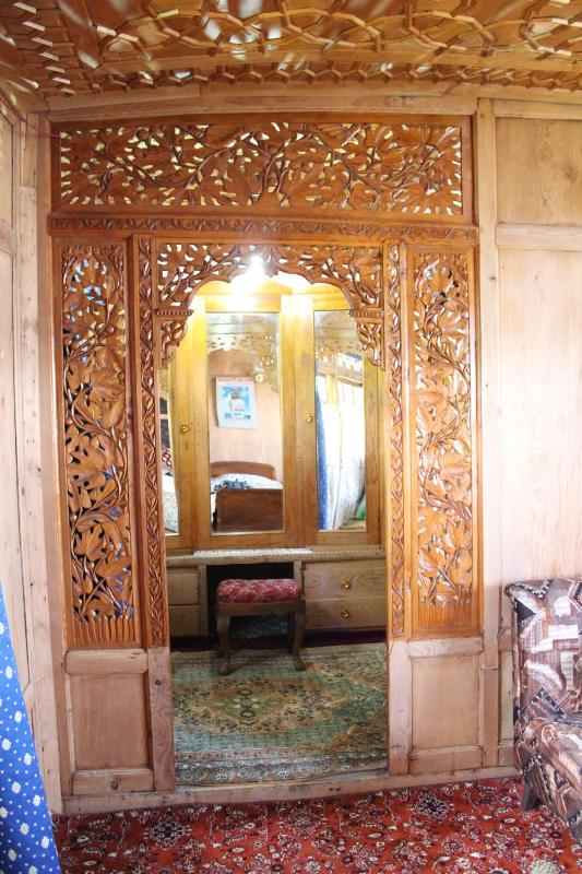 RITZ Houseboats - image 6