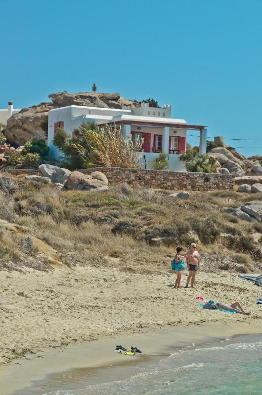 One-Bedroom House with Sea View (2-5 Guests) image 2