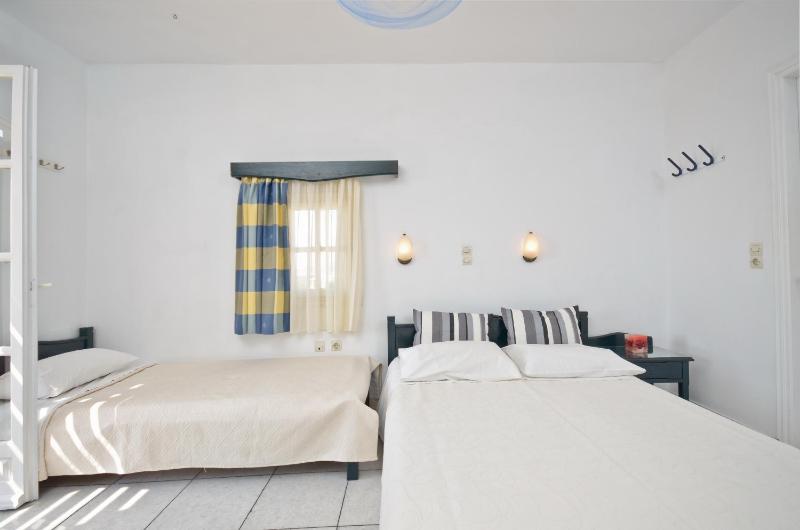 Standard Studio (3 adults) with Sea View image 3