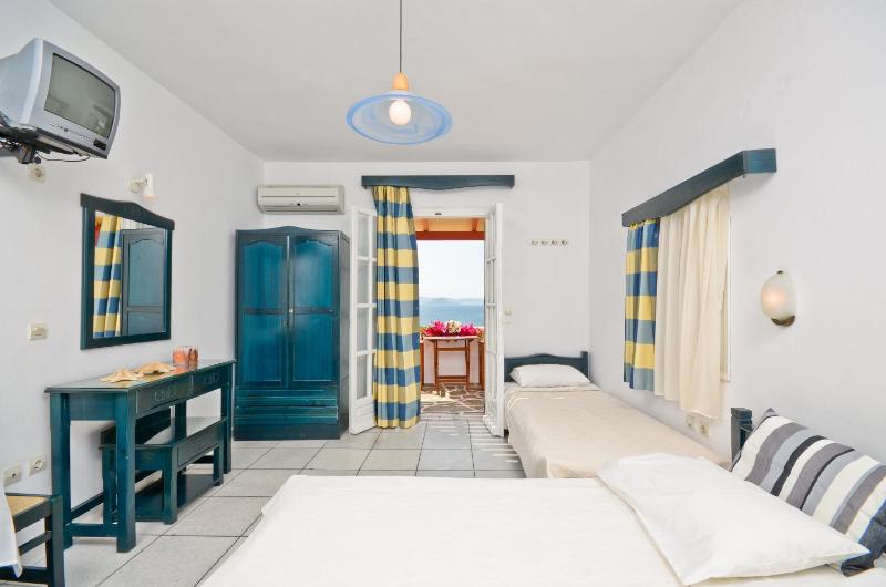 Standard Studio (3 adults) with Sea View image 4