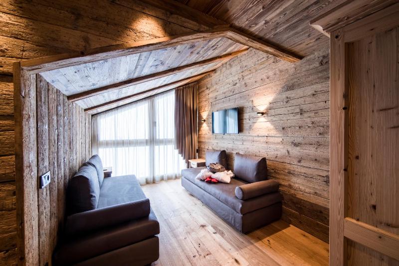 Junior Suite with Mountain View image 2