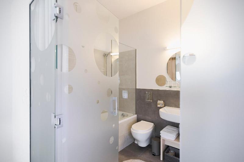Art Hotel - image 12