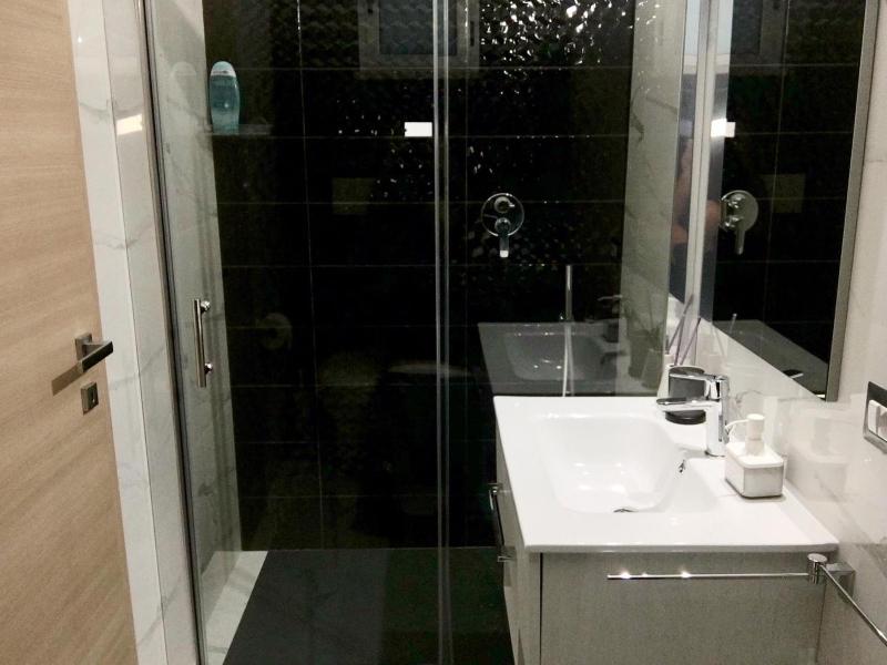 Double or Twin Room with Private Bathroom image 3