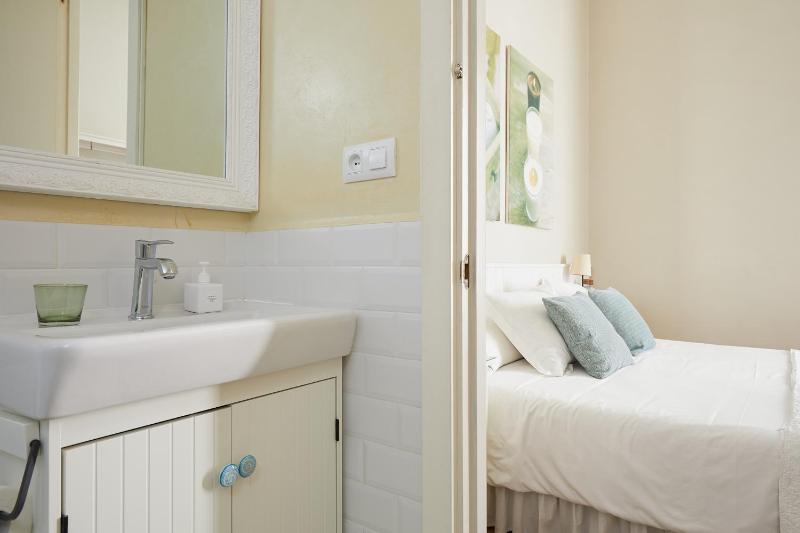 Double or Twin Room with Balcony image 2