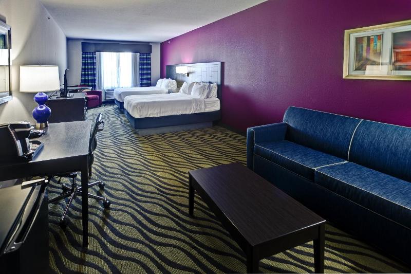 Suite with Two Queen Beds image 2