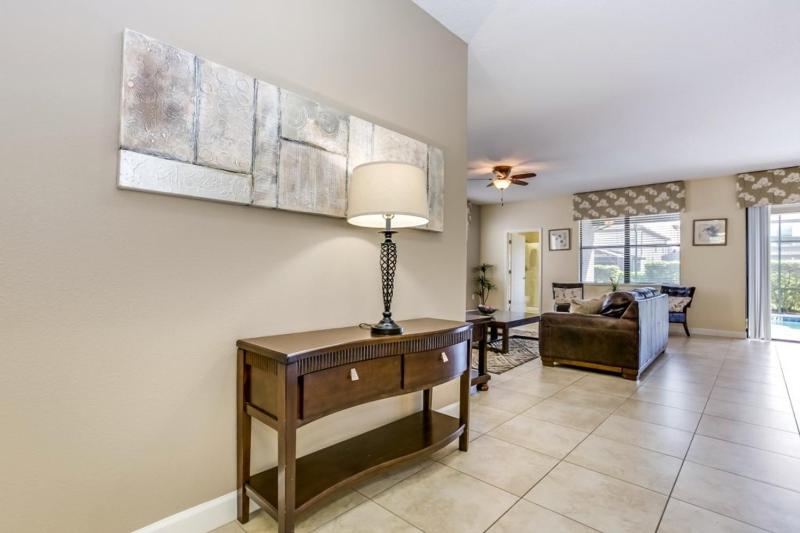 Six-Bedroom Villa  image 2