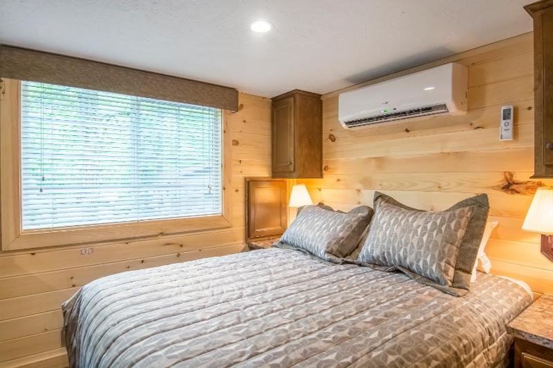 One Bedroom Loft Cabin image 4