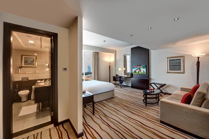 Spacious Room – King Bed image 4