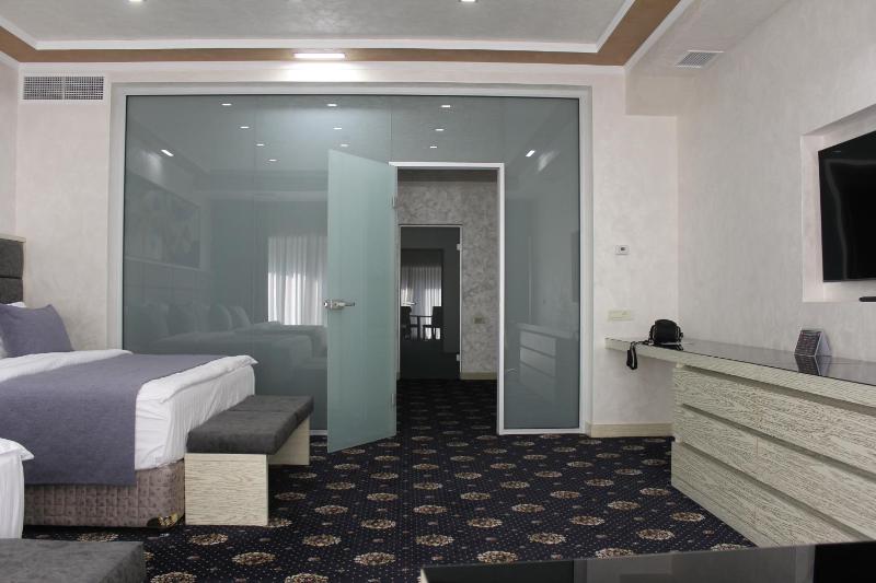 Executive Suite image 3