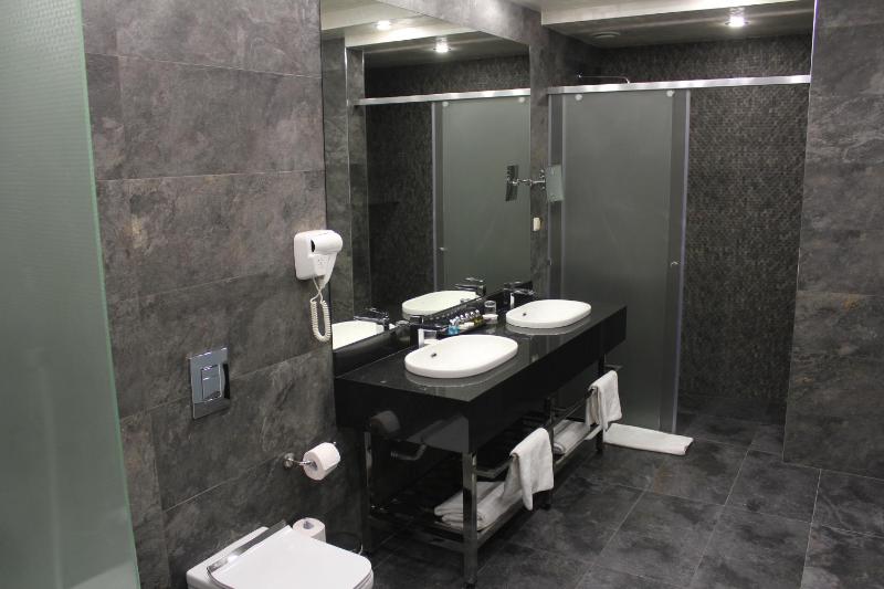 Executive Suite image 4