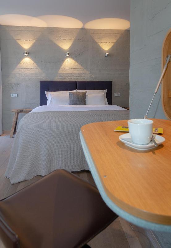Double Room with Balcony image 1