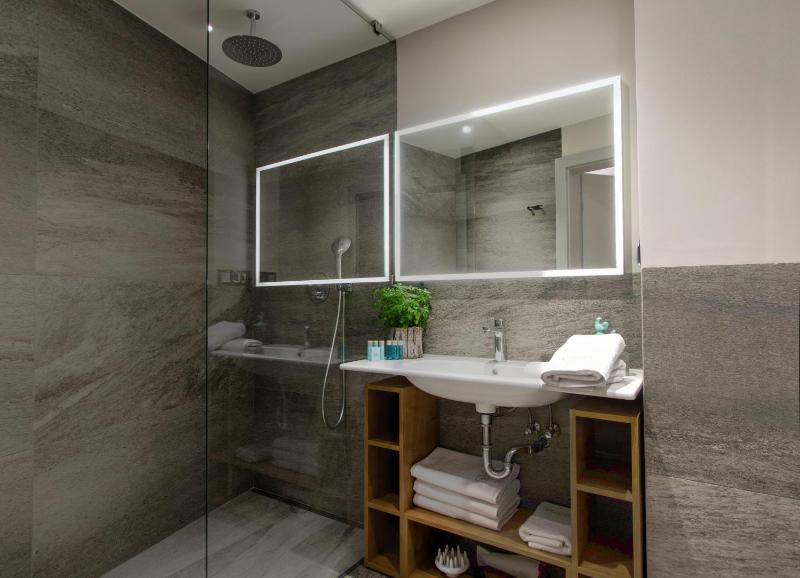 Deluxe Apartment image 2