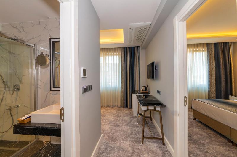 Junior Suite image 2