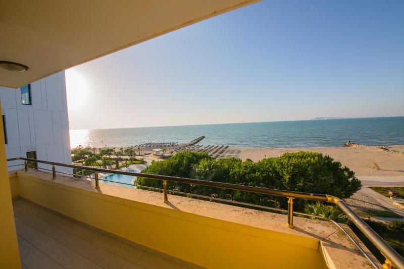 One-Bedroom Apartment with Balcony and Sea View image 2