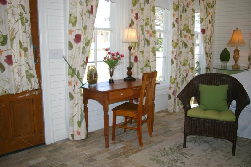 Executive Suite image 4