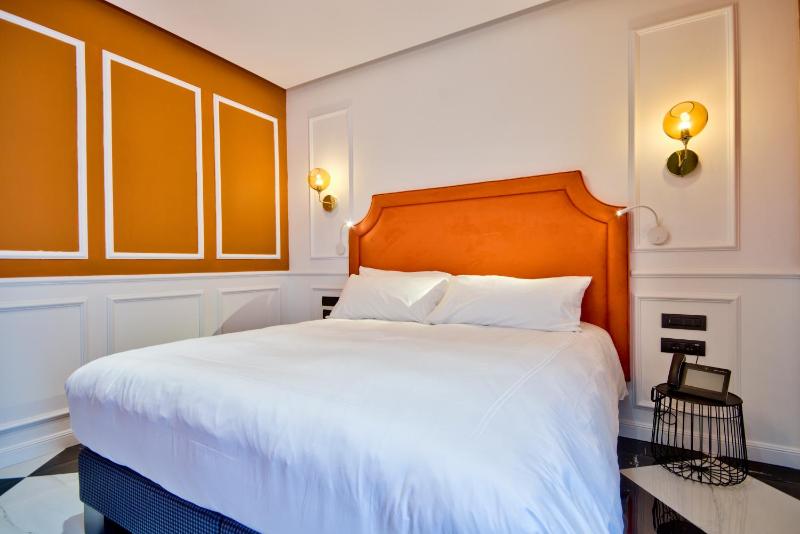 Deluxe Double or Twin Room with Spa Bath image 3