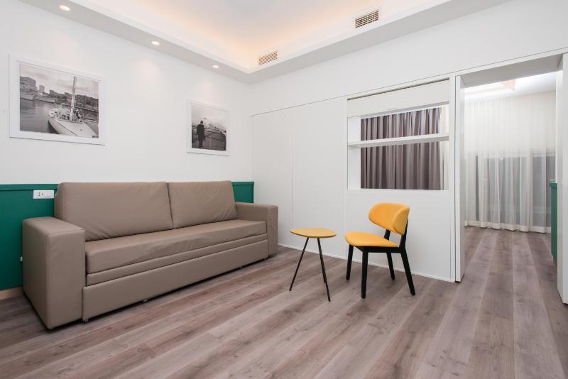 Standard Triple Room image 4