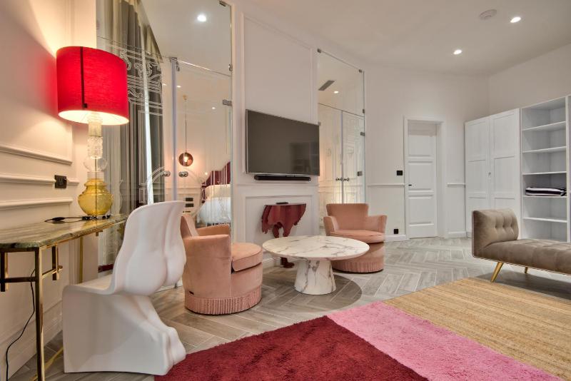 Deluxe Suite image 2