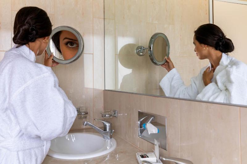 Double or Twin Room image 3