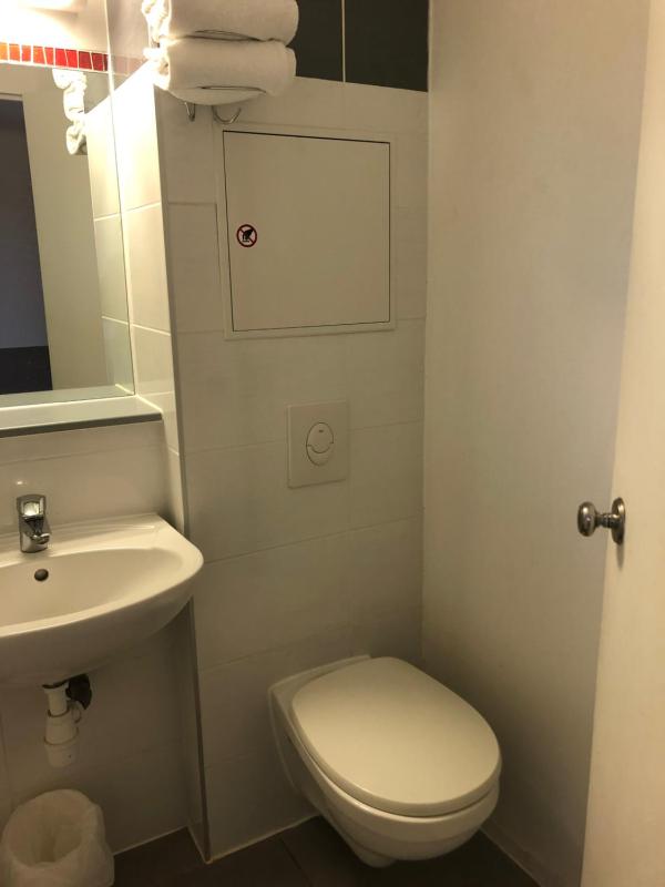 Double Room image 3