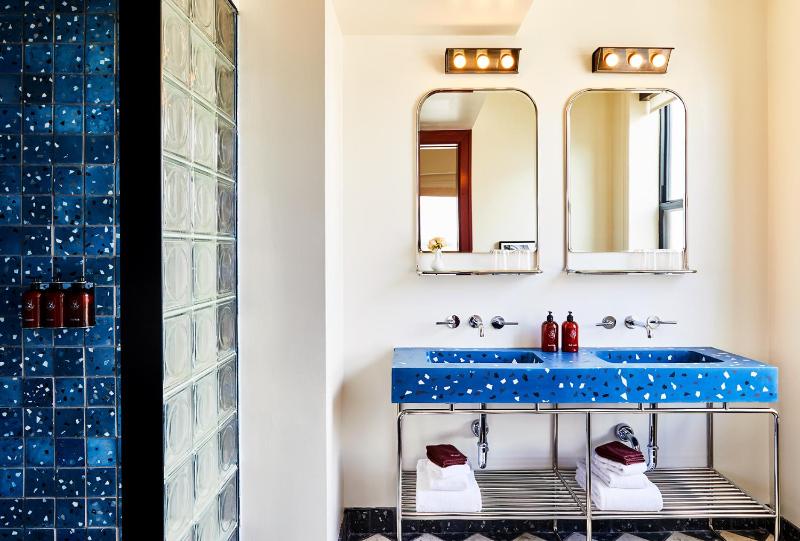 The Siren Hotel - image 14