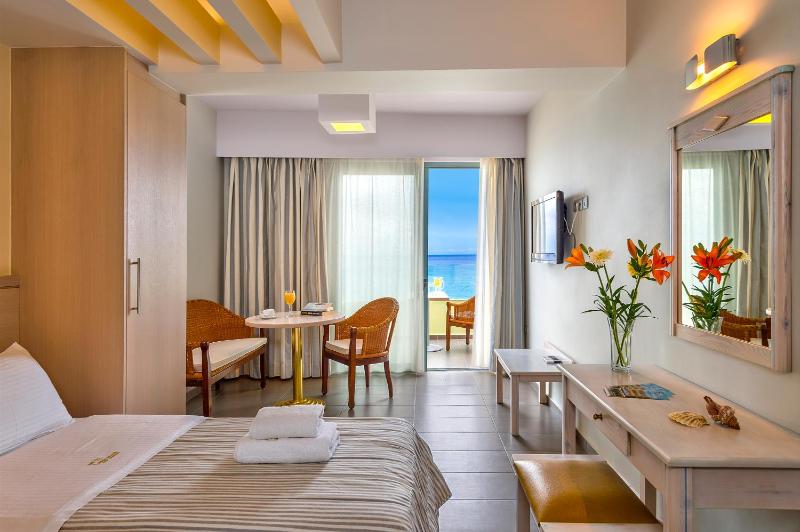 Superior Room with Sea View image 4