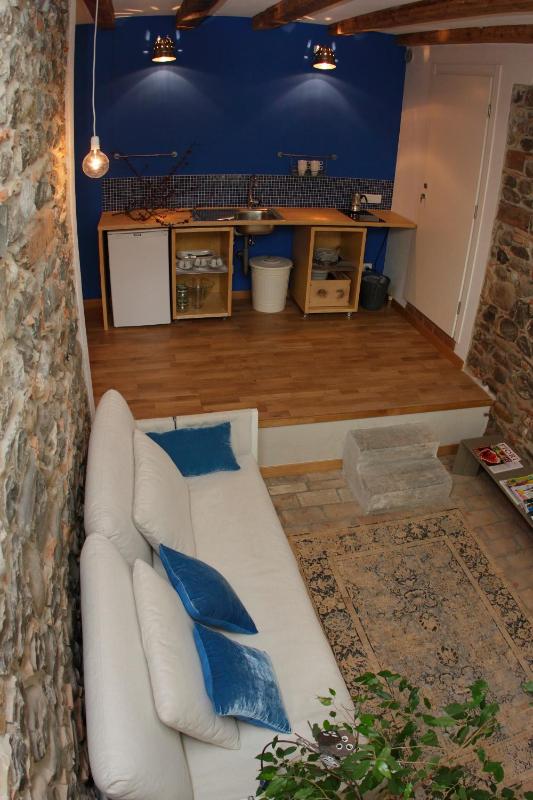 Queen Studio (2 Adults) image 3