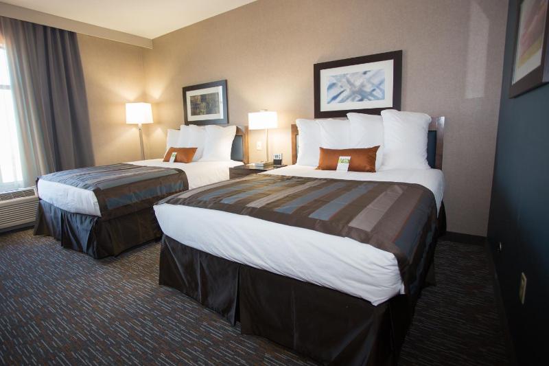 Queen Room with Two Queen Beds - Disability Access/Non-Smoking image 3